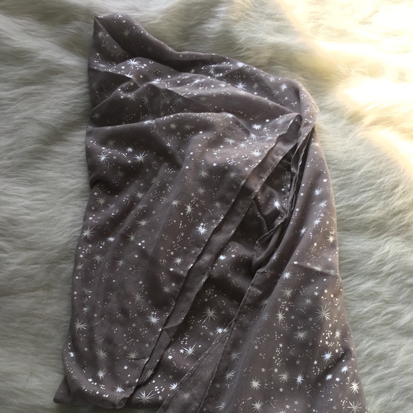 GAP Accessories - NWT Gap Scarf. Gray with Silver Metallic Stars.